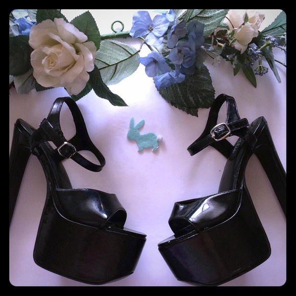 Ellie Shoes - Ellie shiny black Heels with ankle straps